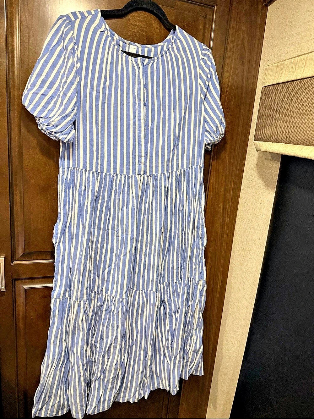 Old Navy Puff-Sleeve Tiered Striped Midi Swing Dress Blue & White Large